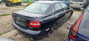 Lacno rozpredám Volvo S40 na náhradné diely - 3