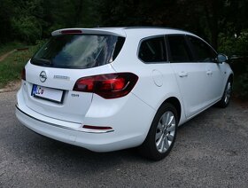 Opel Astra Sport Tourer, model r.v. 2014, biela - TOP PONUKA - 3