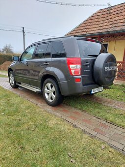 Suzuki Grand Vitara 2.4 - 3