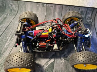 RC auto 1:18 brushless - 3