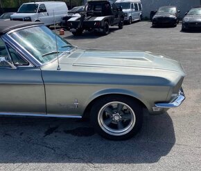 1967 Ford Mustang kabriolet V8 v perfektnom stave - 3