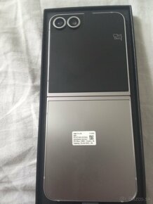 Samsung Galaxy Z Flip6 5G - 3