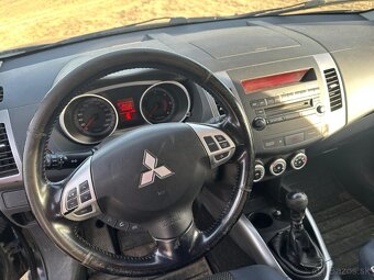 Mitsubishi Outlander - 3