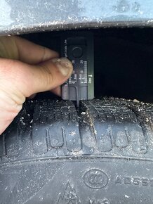 Zimné Pneu Pirelli 245/40 94w R19 - 3