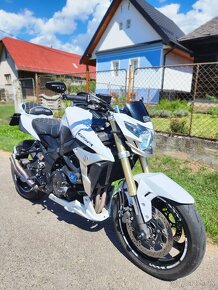 Suzuki GSR 750 - 3