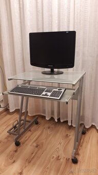 Lcd monitor, klavesnica, mys, stolík - 3