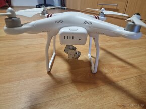 Dron DJI Phantom 3 - 3