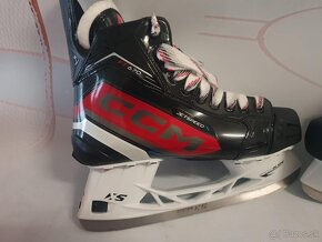 CCM JETSPEED FT670 - 8,5R korčule - vyskúšané 30min - 3