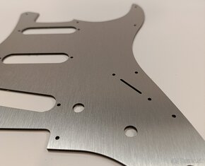 Pickguard pre STRATOCASTER brúsený hliník - 3