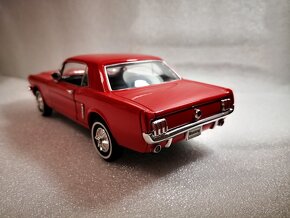 Predám kovový model Ford Mustang Coupe 1964, 1:24 - 3