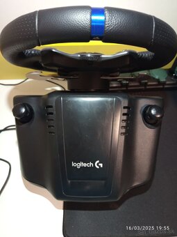 Logitech G29 s riadiacou pákou - 3