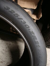 325/30 ZR 21 XL-Pirelli Pzero -Ferarri-2kusy,,letné. - 3