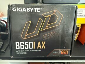 Gigabyte B650I AX ITX - 3