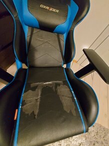 Predam stoličku na hranie dxracer s opierkou pod nohy - 3