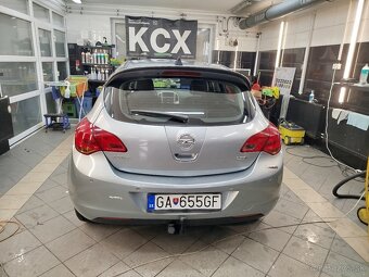 Opel Astra 1,7CDTI, rok 2011 - 3