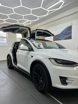 Tesla model X - 3