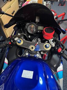 SUZUKI GSXR 600 - 3