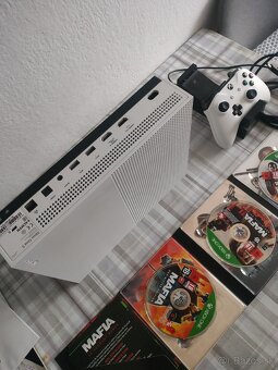 Xbox one S + ovladač +3 hry - 3