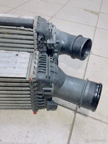 Audi chladič intercooler 3.0 TDi 8k0145805E - 3