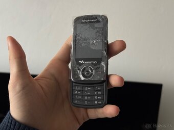 Sony Ericsson W100i - 3