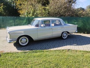 Mercedes  230 heckflosse - 3