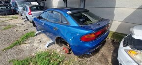 Lacno rozpredám Mazda 323 na náhradné diely - 3