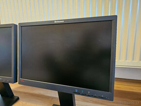 LCD Monitor Lenovo 19´ 2ks - 3