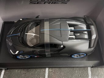 1:18 BUGATTI Divo - Carbon Series - Bburago - 3