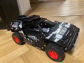 LEGO Technic 42160 Audi RS Q e-tron - 3