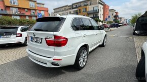 BMW X5 4.8i - 3