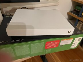 Xbox One X 1 TB + hry - 3