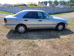 Mercedes- Benz C240 - 3