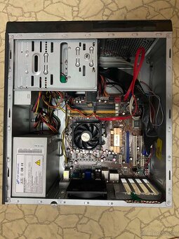 Predám kancelárski pc z amd Phenom x3 8450 4 gb ram 250 gb h - 3