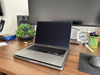 MacBook Air M1 (2020) – v top stave - 3