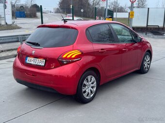 Peugeot 208 1,2 benzín 61kw manuál - prvý majiteľ - 3