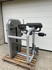 Technogym Element+ Glute (stroj na zadok) - 3