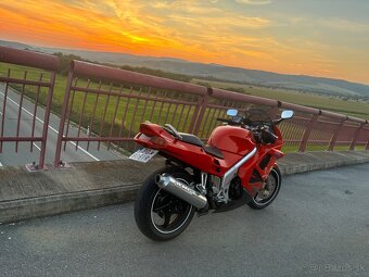 Honda VFR 750 f - 3