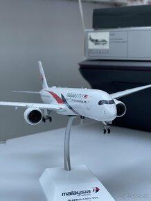 Model Airbus A350-900 Malaysia Airlines 1:200 - 3