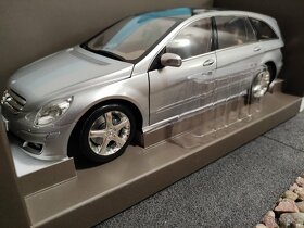 Prodám nový model 1:18 Mercedes Benz R class - 3