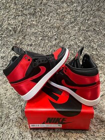 Jordan 1 Satin Bred 42,5 - 3