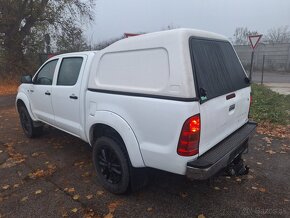 TOYOTA HILUX 2,5 DIESEL 4X4 UZÁVIERKU MA - 3