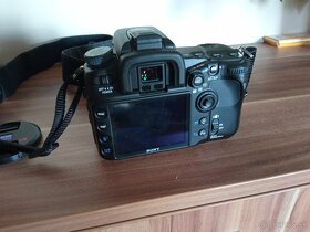 Sony A7 DSLR-A700 + externy blesk - 3