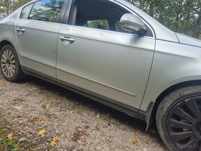 Predám náhradné diely na Volkswagen Passat b6 3c strieborny - 3