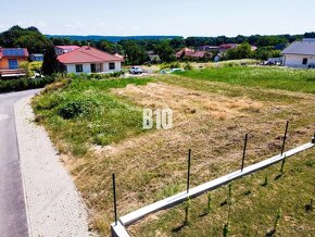 Párovské Háje - STAVEBNÝ POZEMOK  792 m2- rohový - 3