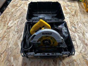 DeWALT Kotúčová píla DWE560-QS - 3