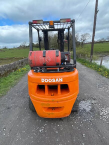 DOOSAN C30G 3 tonový vysokozdvižný vozík - 3