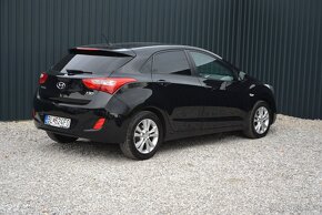 Hyundai i30 1.6 Benzín SR pôvod Top Stav - 3