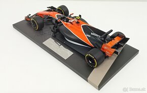 1:18 Minichamps McLaren F1 MCL32 Vandoorne 2017 - 3