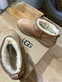 UGG - 3