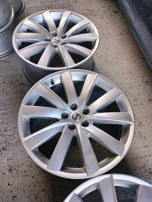 4ks alu disky orig. Volvo 5x108 R19 - 3